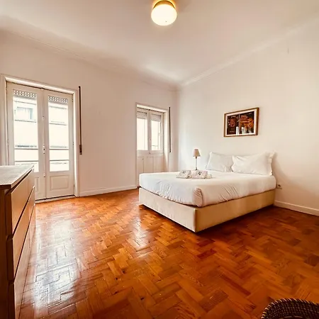 Spacious Escape - Vale Formoso Oporto